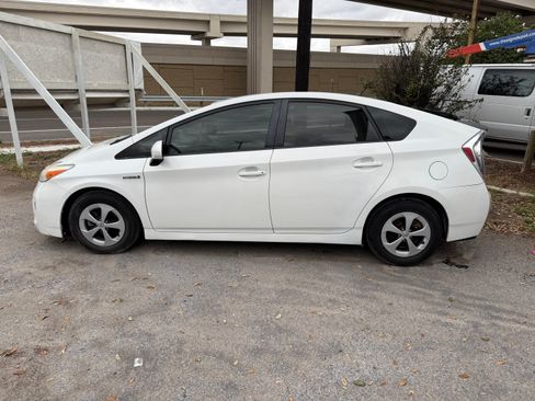 Used 2014 Toyota Prius Four image 8