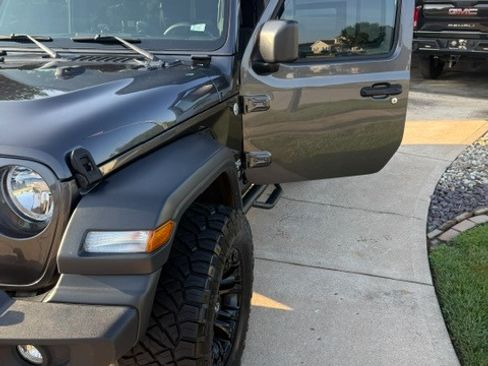 Used 2018 Jeep Wrangler Unlimited Sport AWD/4WD image 13