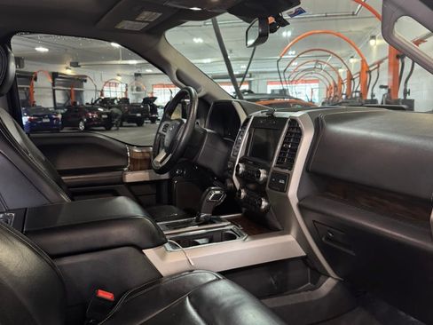 Used 2019 Ford F150 Lariat w/ Equipment Group 502A Luxury image 6