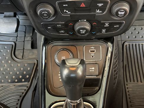 Used 2018 Jeep Compass Limited w/ Navigation Group AWD/4WD image 11