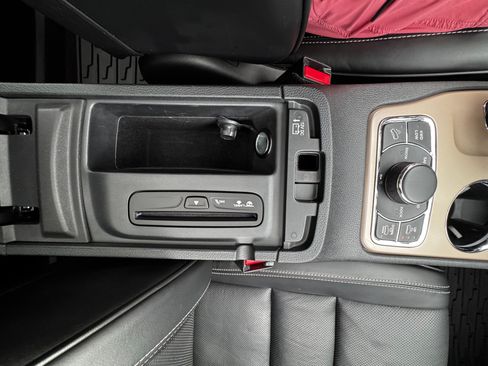 Used 2015 Jeep Grand Cherokee Overland AWD/4WD image 16