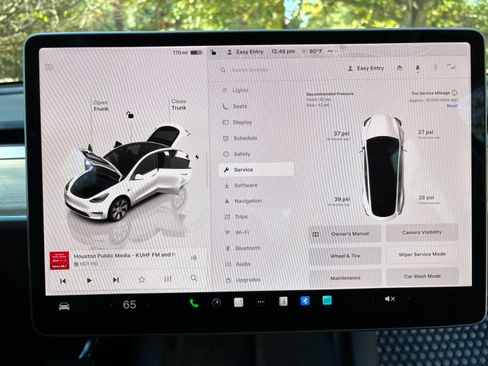 Used 2022 Tesla Model Y Long Range image 31