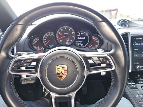 Used 2018 Porsche Cayenne Platinum Edition image 8
