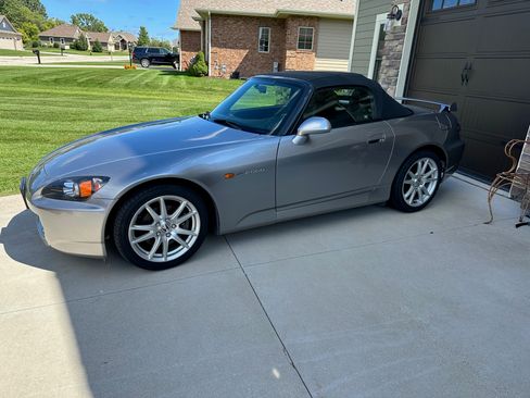 Used 2005 Honda S2000 image 2
