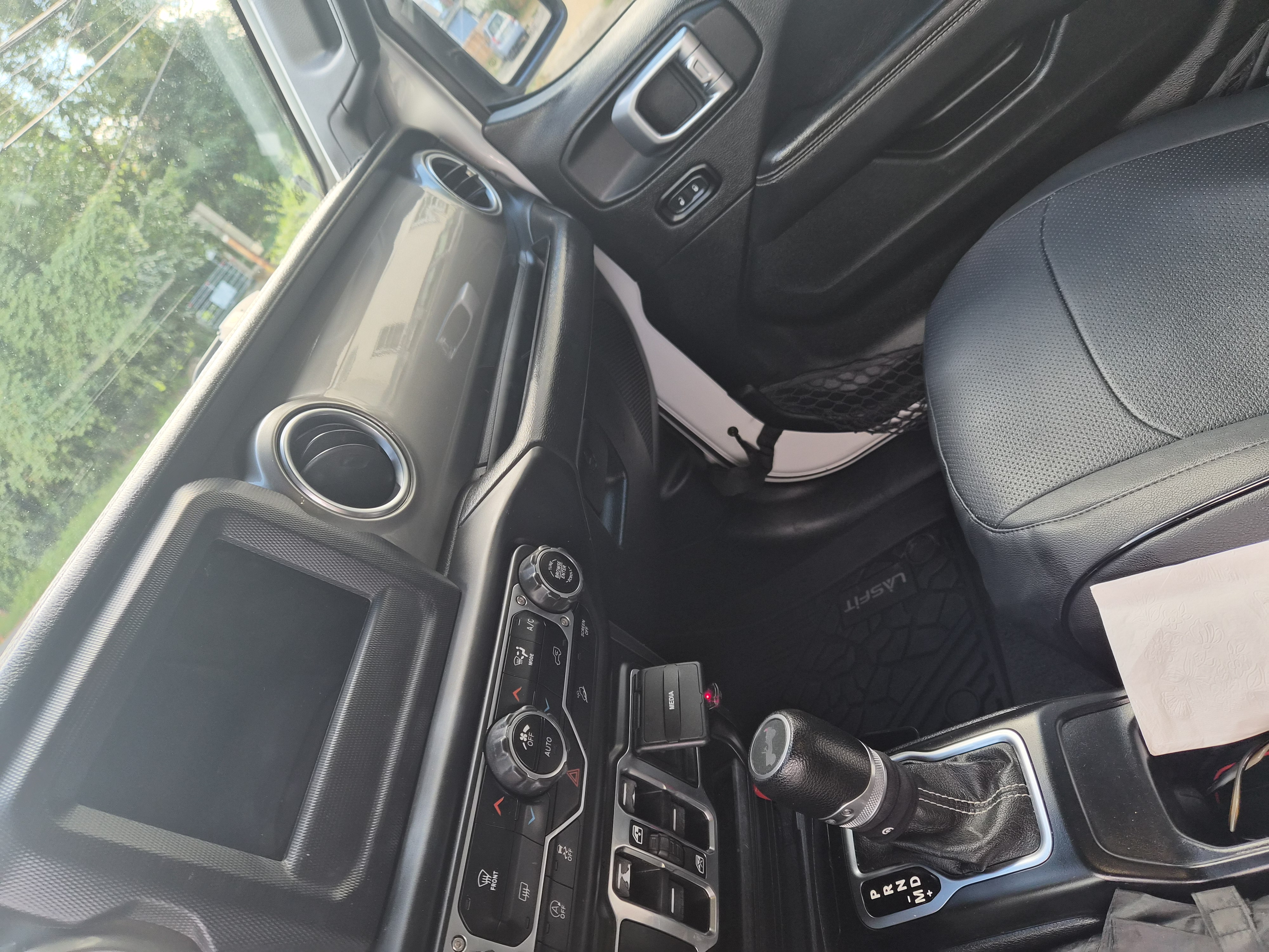 Used 2020 Jeep Wrangler Unlimited Sahara AWD/4WD image 14