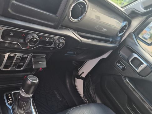 Used 2020 Jeep Wrangler Unlimited Sahara AWD/4WD image 14