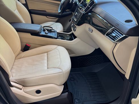 Used 2017 Mercedes-Benz GLS 450 4MATIC image 25