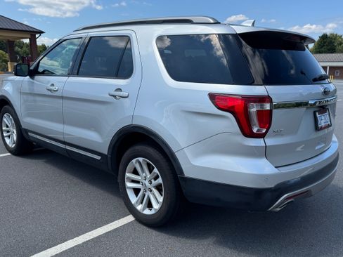 Used 2016 Ford Explorer XLT w/ Equipment Group 202A image 6
