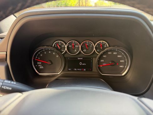 Used 2021 Chevrolet Suburban Z71 w/ Luxury Package image 12