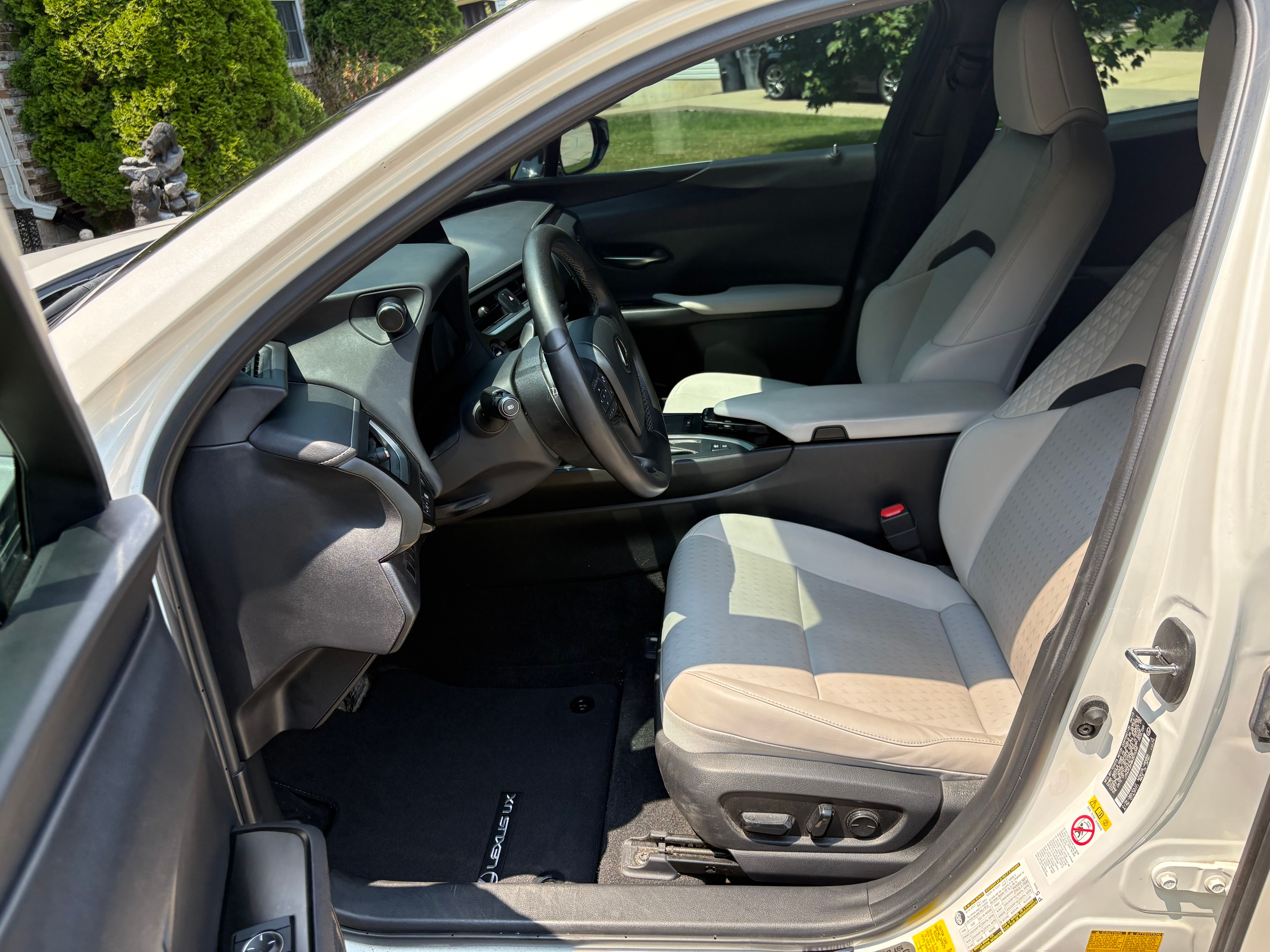 Used 2019 Lexus UX 250h AWD/4WD image 5