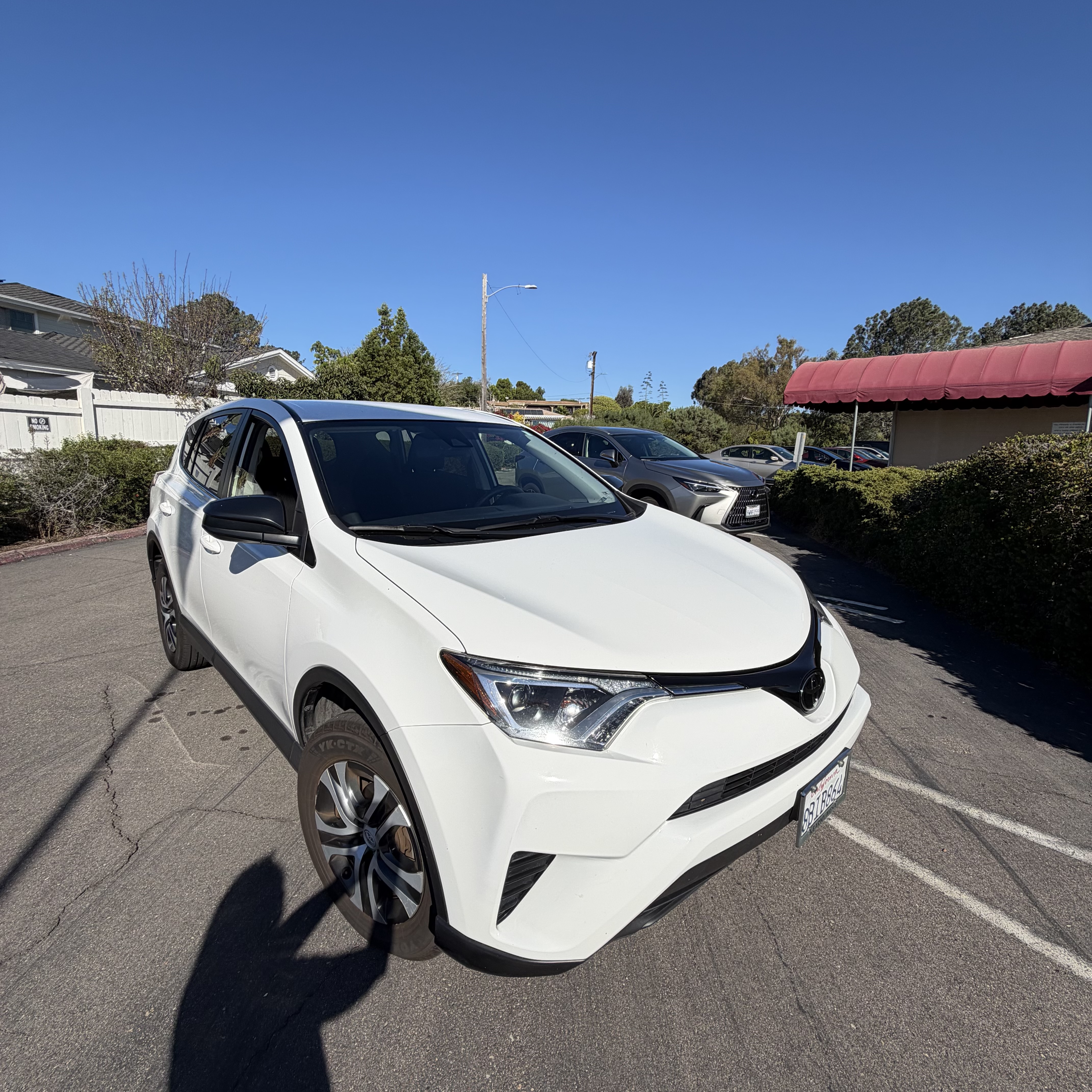 Used 2018 Toyota RAV4 LE w/ Carpet Mat Package FWD image 17
