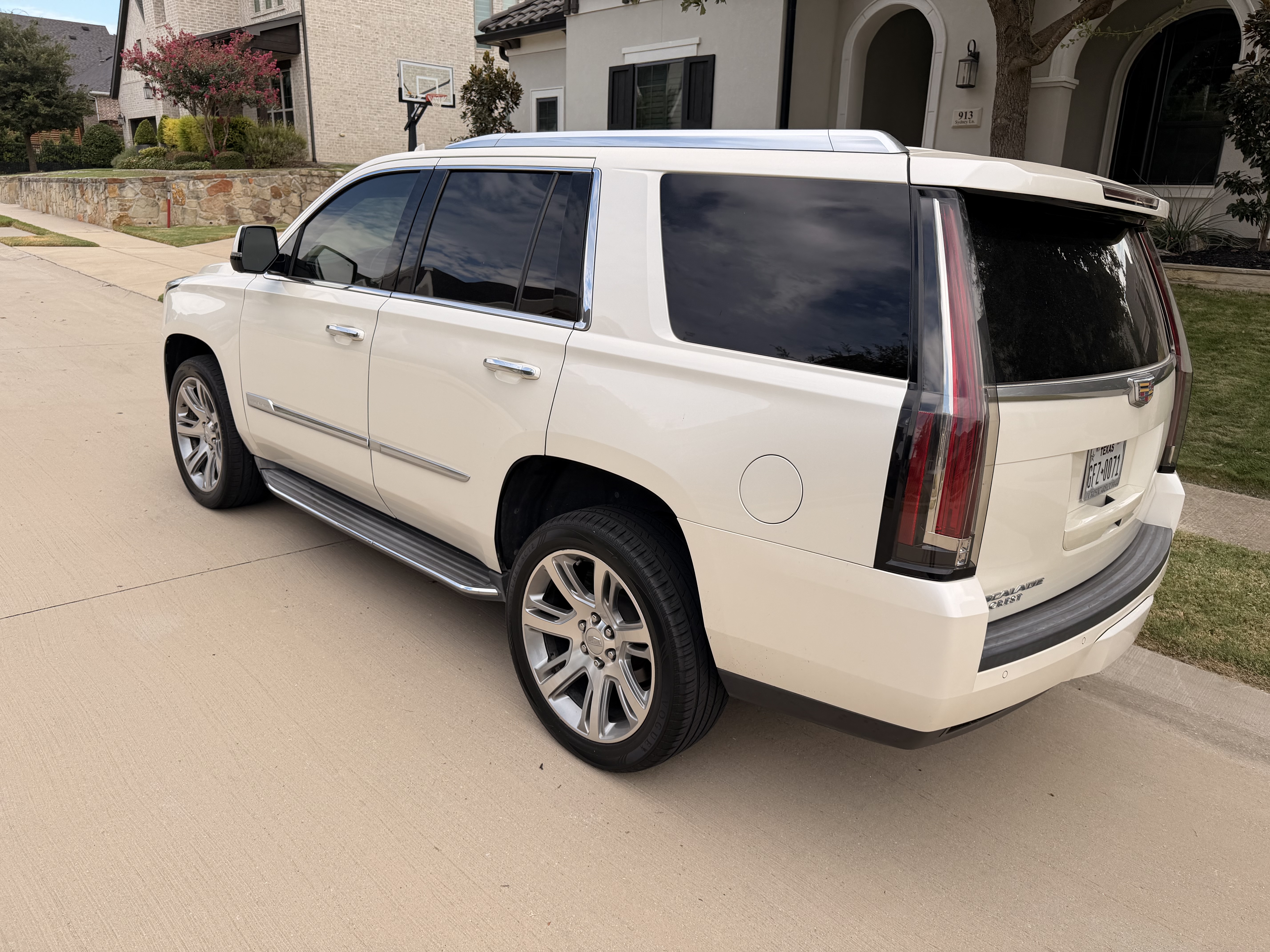 Used 2015 Cadillac Escalade Luxury AWD/4WD image 6