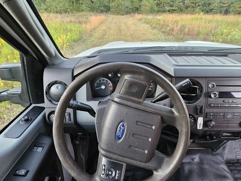 Used 2014 Ford F250 XL w/ Power Equipment Group image 10