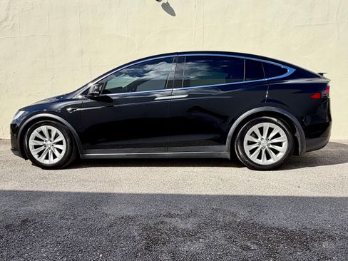 Used 2018 Tesla Model X 75D image 4