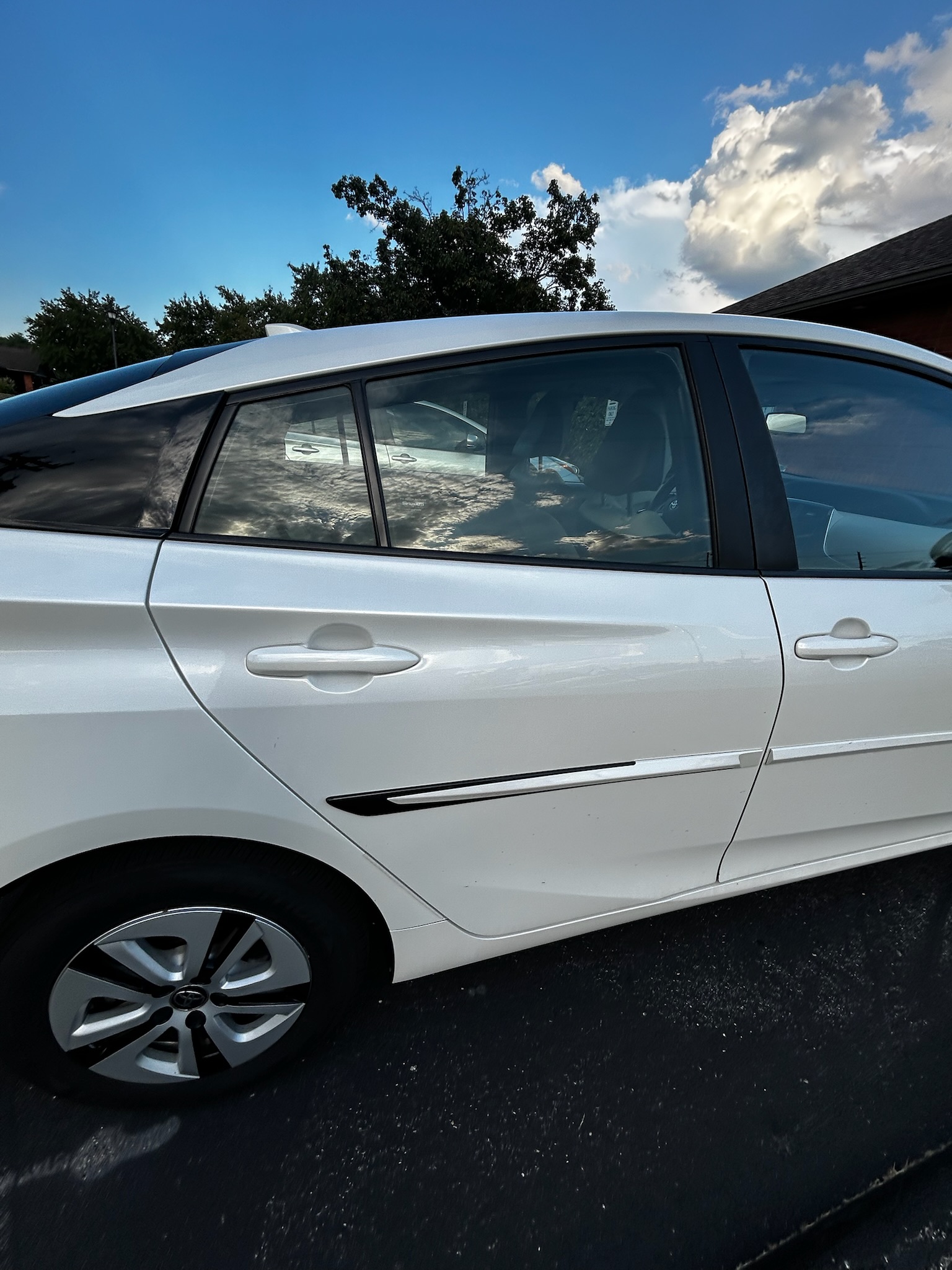 Used 2017 Toyota Prius Four w/ Advanced Technology Package FWD image 14