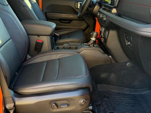 Used 2025 Jeep Wrangler Unlimited Rubicon image 12