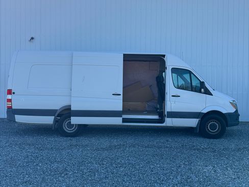 Used 2017 Mercedes-Benz Sprinter 2500 image 14
