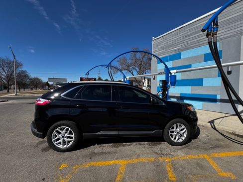 Used 2021 Ford Edge SEL w/ Convenience Package image 4