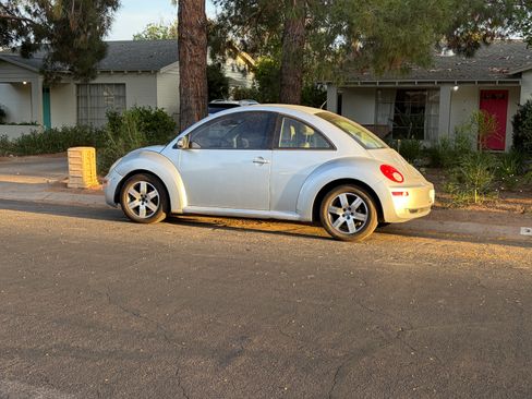 Used 2006 Volkswagen Beetle Coupe image 1