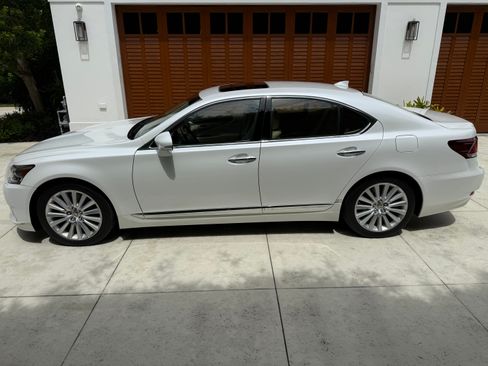 Used 2014 Lexus LS 460 AWD image 2