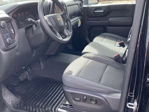 Used 2024 Chevrolet Silverado 2500 Custom w/ Custom Value Package image 9