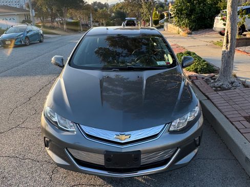 Used 2017 Chevrolet Volt LT w/ Comfort Package FWD image 9
