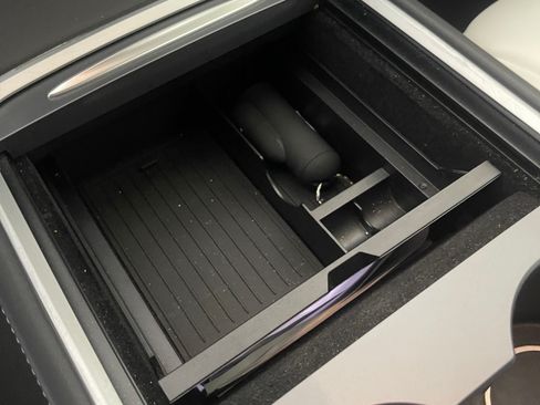 Used 2021 Tesla Model Y Long Range image 14