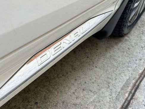 Used 2020 GMC Terrain Denali w/ Denali Premium Package AWD/4WD image 9