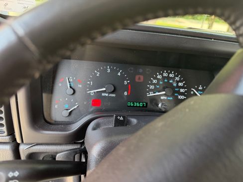 Used 2000 Jeep Wrangler Sport AWD/4WD image 9
