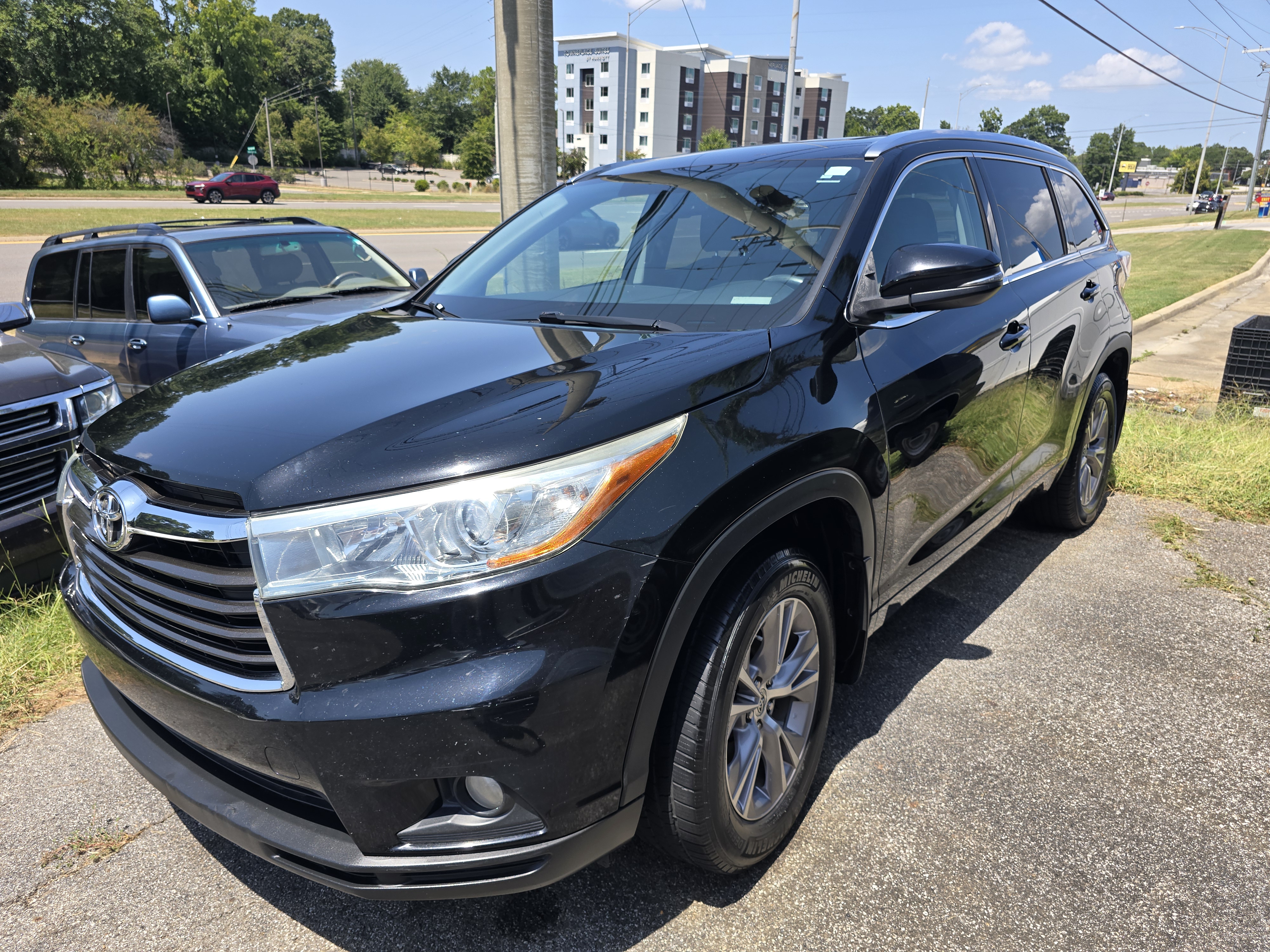 Used 2015 Toyota Highlander XLE FWD image 2