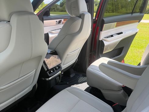 Used 2026 Cadillac Vistiq Luxury AWD/4WD image 12