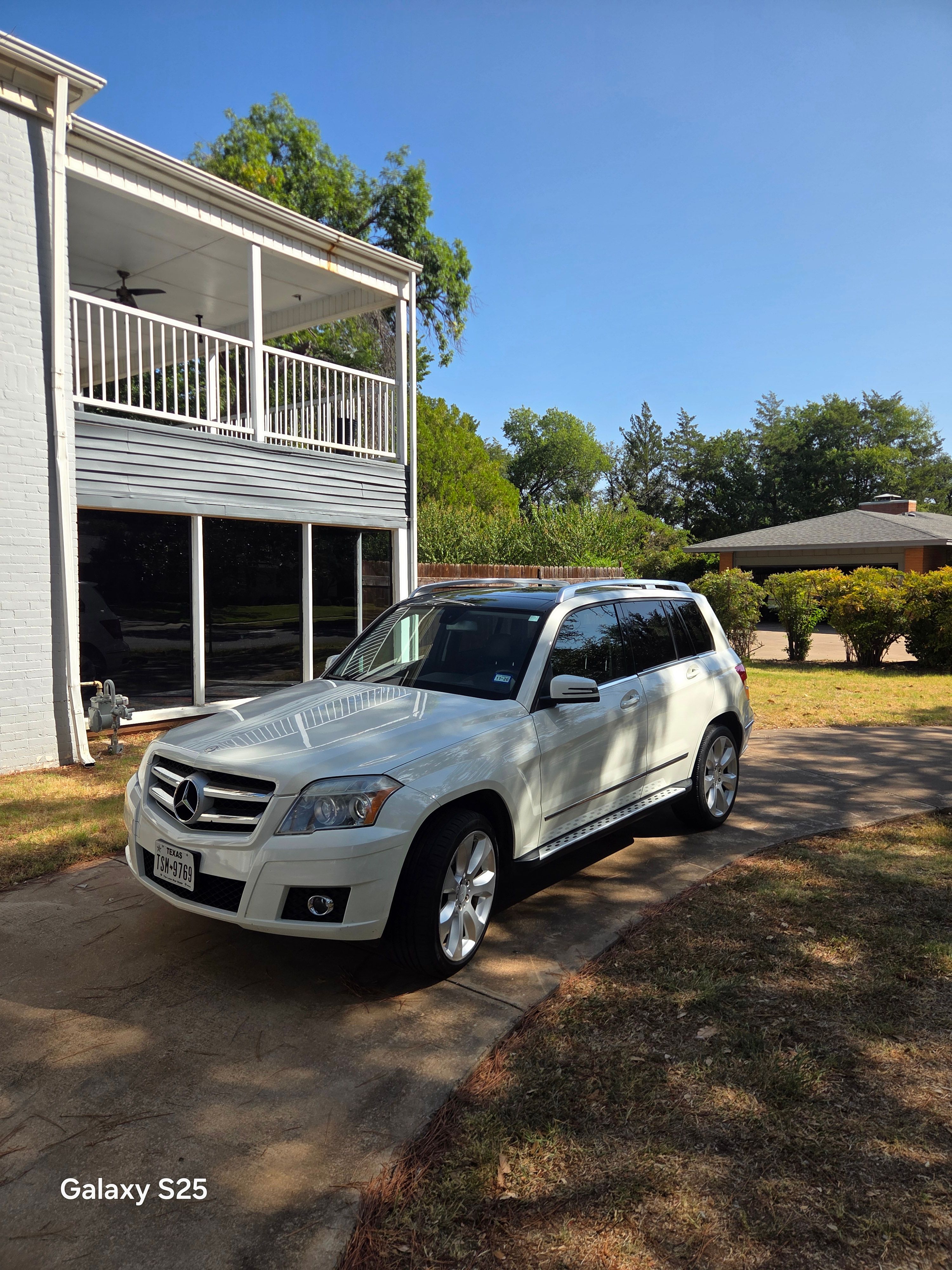 Used 2010 Mercedes-Benz GLK 350 4MATIC image 1