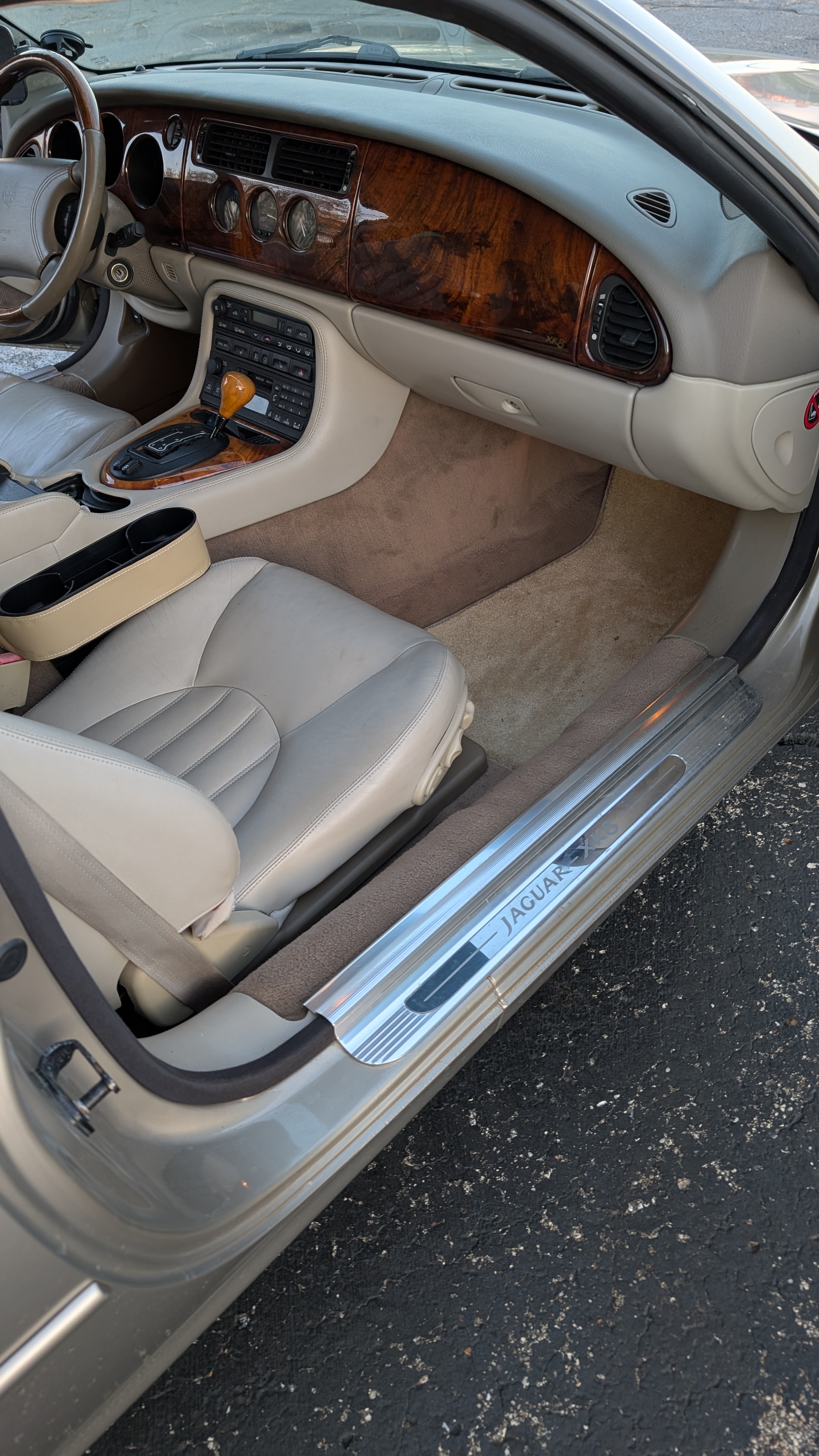 Used 1998 Jaguar XK8 Coupe RWD image 15