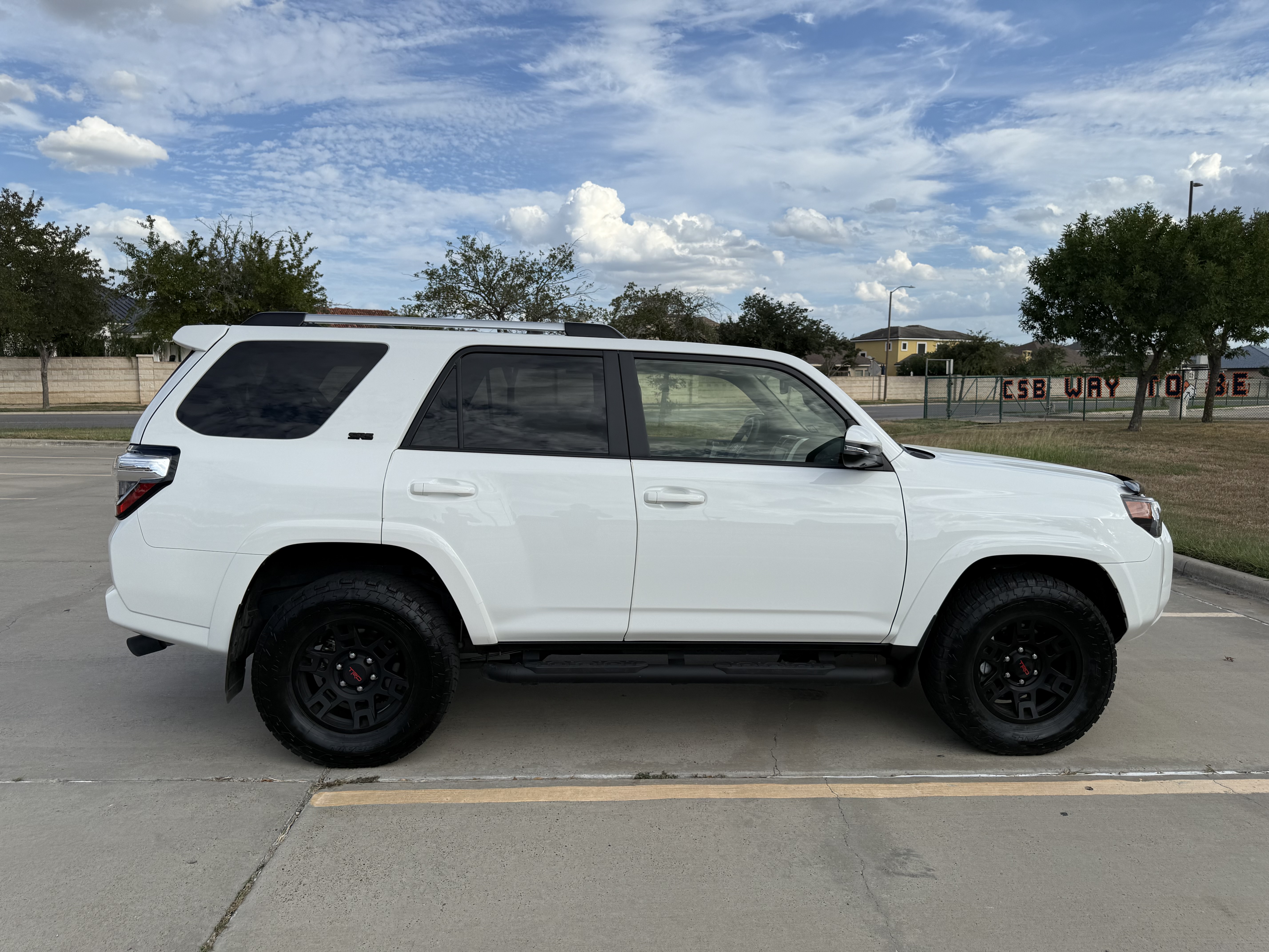 Used 2023 Toyota 4Runner SR5 Premium w/ Moonroof Package AWD/4WD image 5
