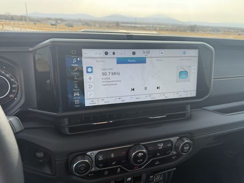 Used 2024 Jeep Wrangler Unlimited Sahara w/ Technology Group image 10