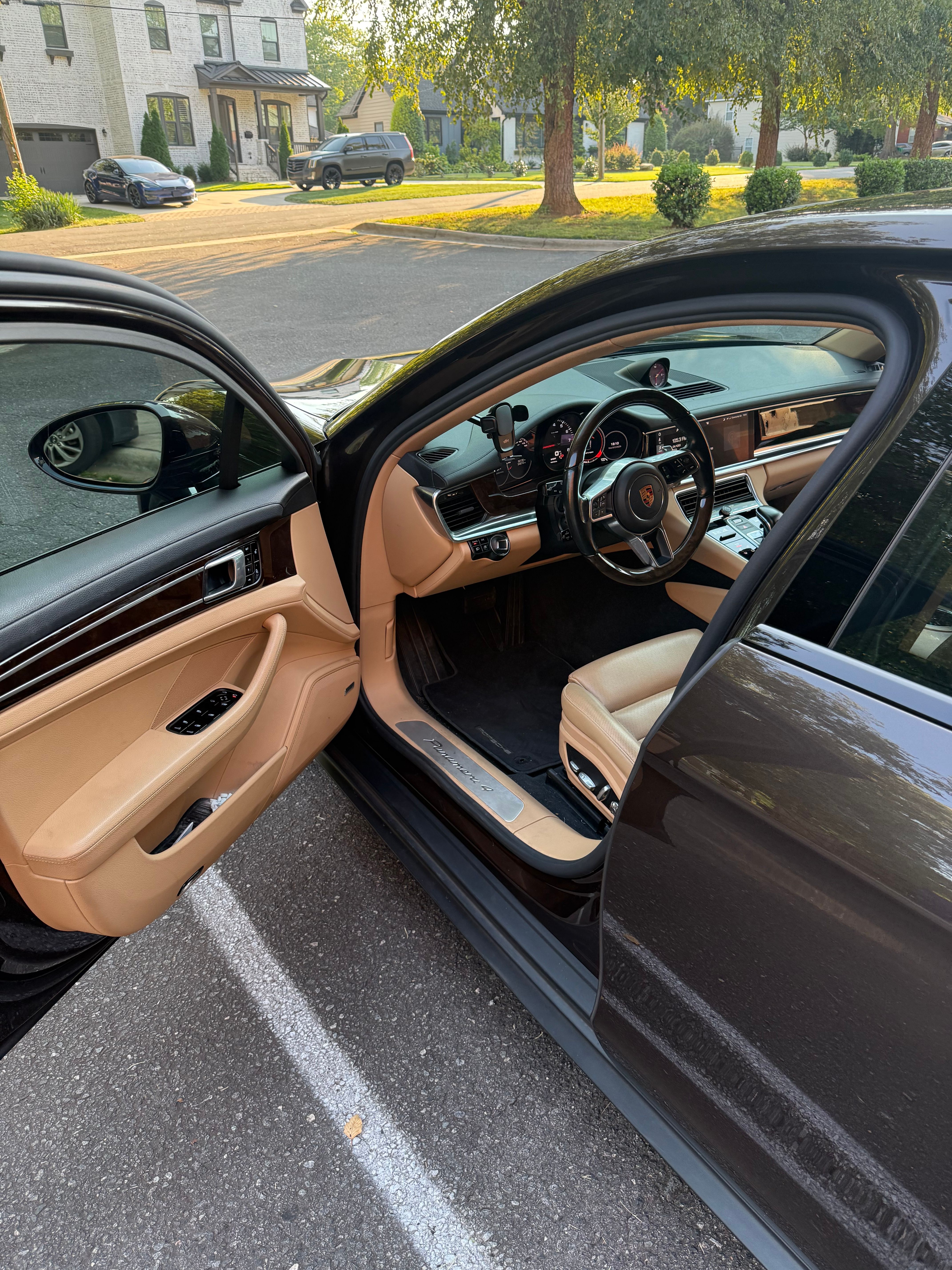 Used 2018 Porsche Panamera 4 AWD/4WD image 4
