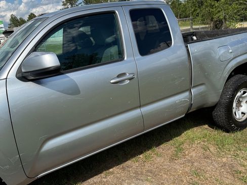 Used 2022 Toyota Tacoma SR image 4