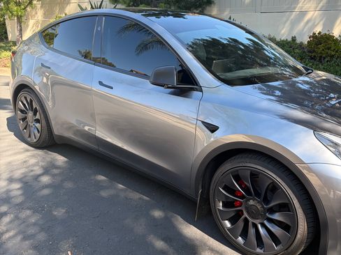 Used 2024 Tesla Model Y Performance image 5