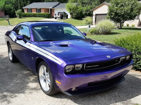 Used 2010 Dodge Challenger R/T image 1