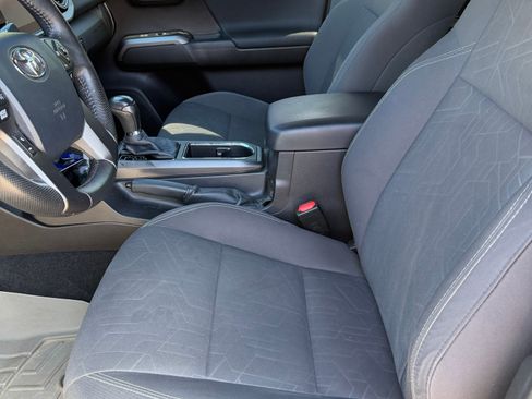 Used 2016 Toyota Tacoma TRD Off-Road w/ Premium & Technology Package image 11