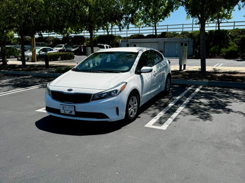 Used 2017 Kia Forte LX image 1