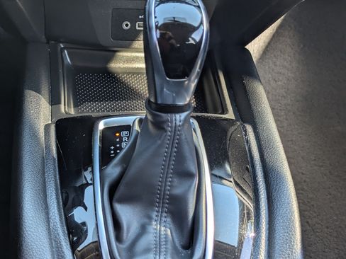 Used 2018 Nissan Rogue SV w/ Premium Package image 17