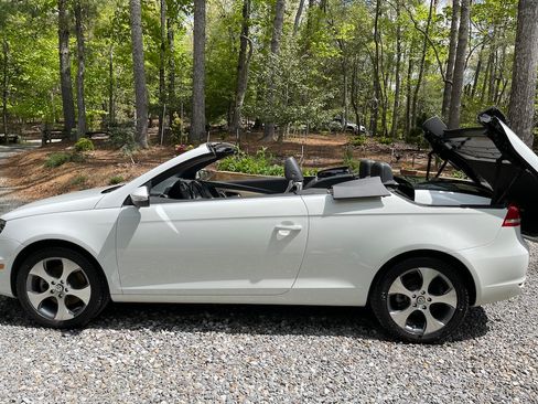 Used 2015 Volkswagen Eos Final Edition image 9