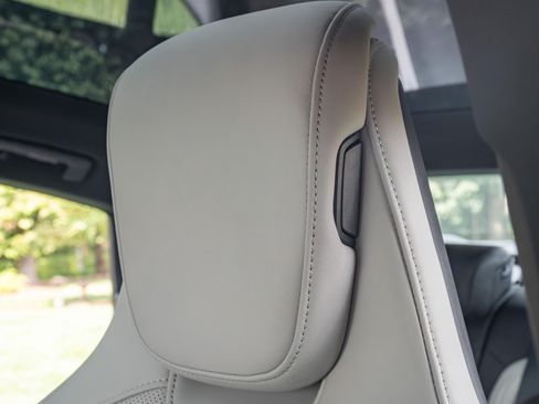 Used 2021 Porsche Taycan image 10