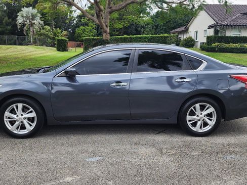 Used 2013 Nissan Altima 2.5 SV image 4