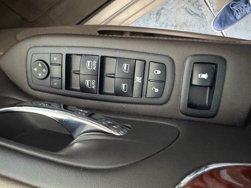 Used 2013 Chrysler Town & Country Touring-L w/ Driver Convenience Group image 31