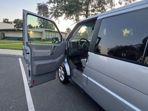 Used 2002 Volkswagen Eurovan GLS FWD image 13