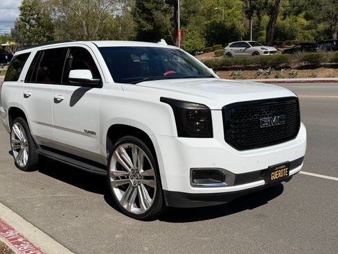 Used 2019 GMC Yukon SLE w/ SLE Value Package image 1