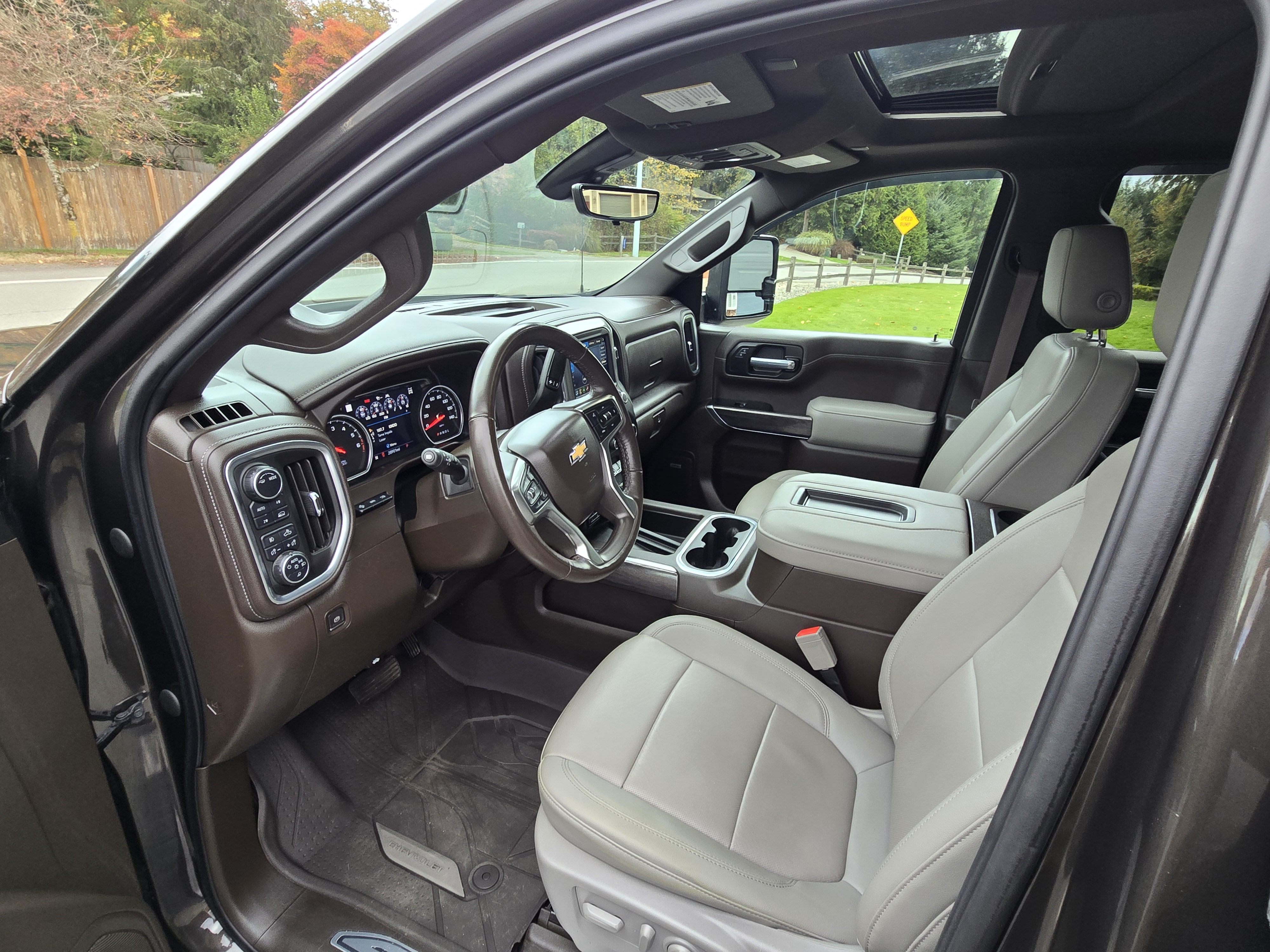 Used 2021 Chevrolet Silverado 1500 LTZ w/ LTZ Premium Package AWD/4WD image 15