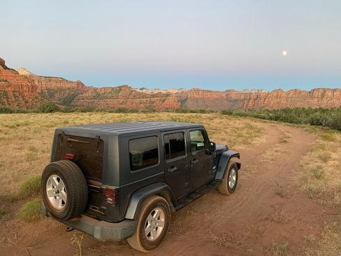 Used 2007 Jeep Wrangler Unlimited Sahara RWD image 2